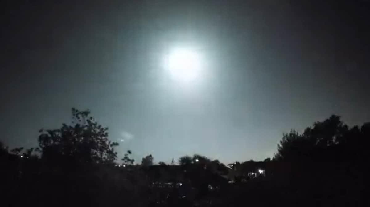 Bola de fuego ilumina el cielo en Texas