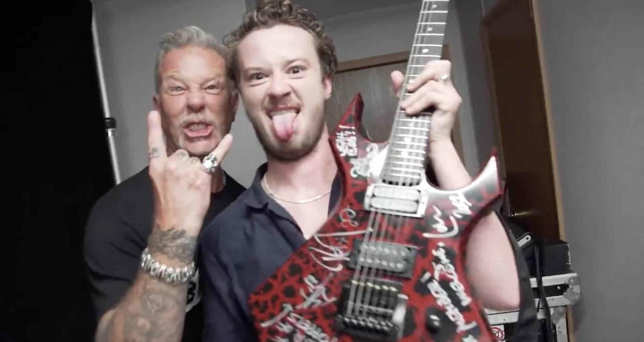 Eddie Munson logra tocar junto a Metallica