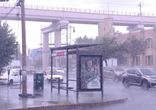 Llueve de nuevo en el centro de Monterrey y Carretera Nacional