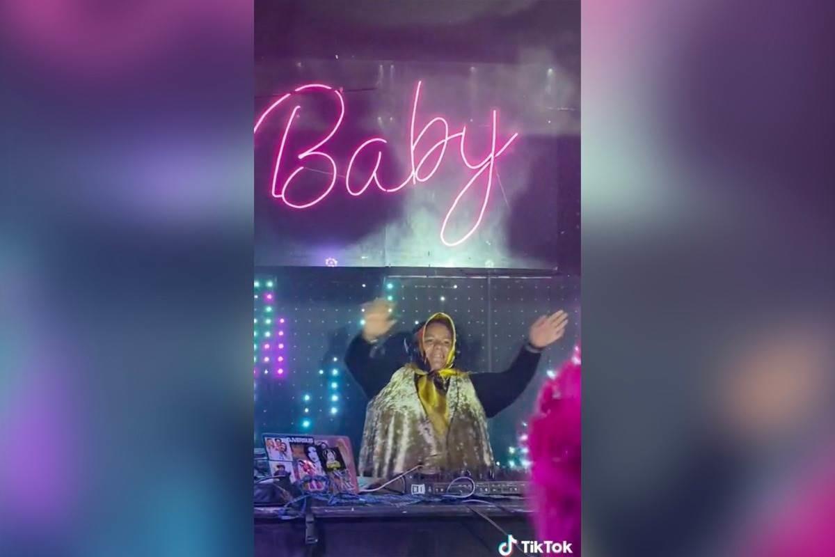 Ahora la señora católica debuta como DJ y ¡en antro gay!
