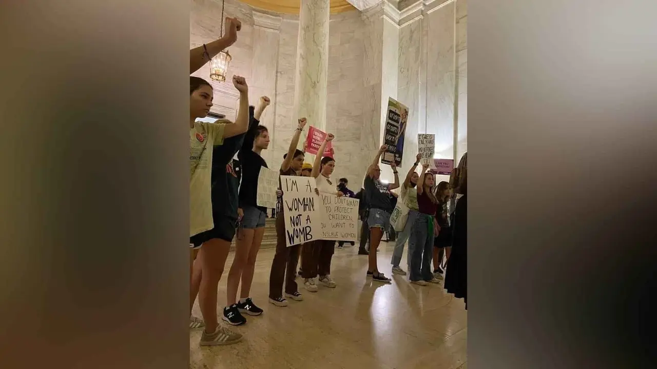 Kansas se convierte en el primer estado que ratifica derecho al aborto