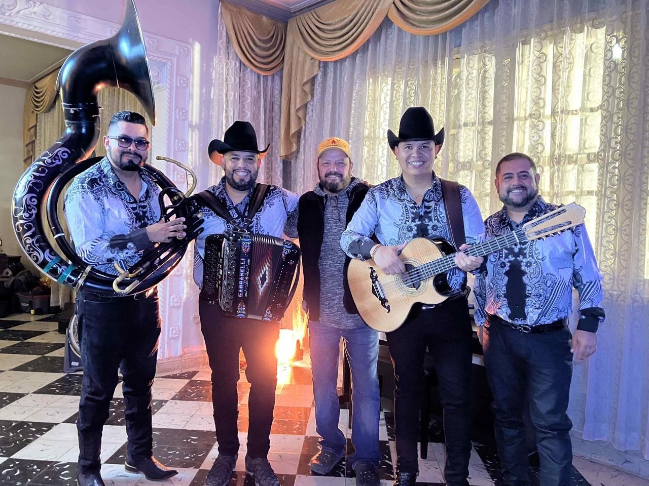 Graban Los Compares Mty tema de Nicho Hinojosa