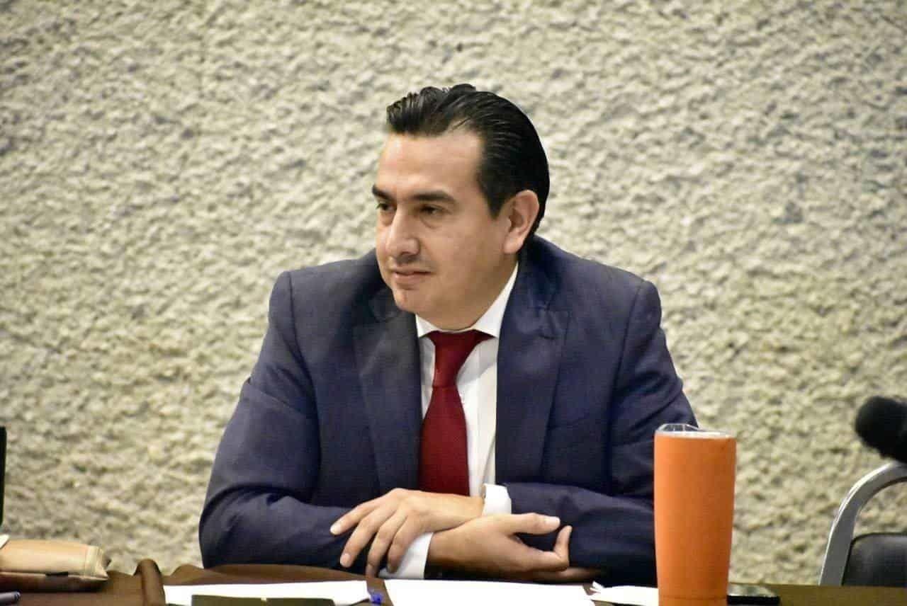 Eduardo Gaona busca evitar cuotas escolares en Nuevo León