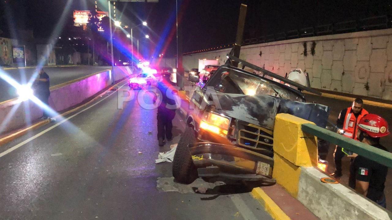 Estrella camioneta y la abandona en la avenida Constitución