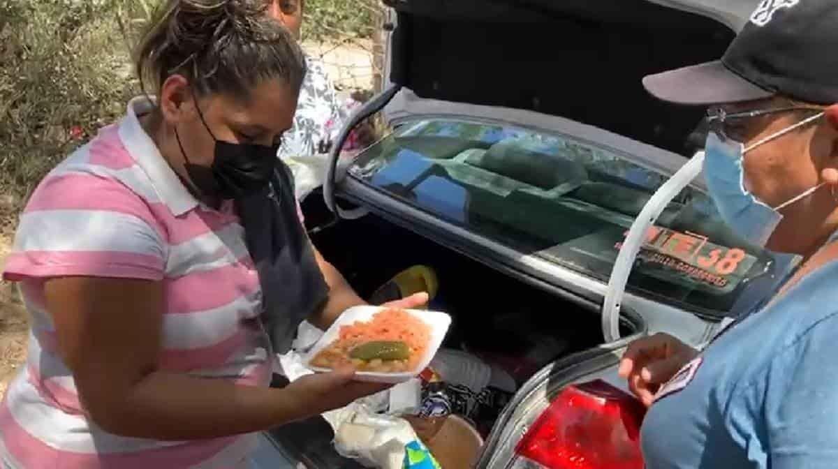 Poquito, pero de corazón: Llevan comida a familias de mineros atrapados