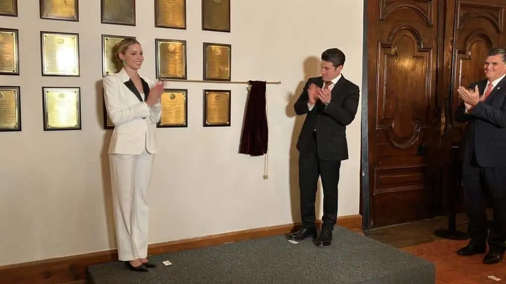 Samuel García entrega presea “Estado de Nuevo León” 2022