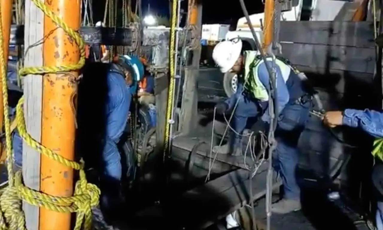 Sacan pilotes de mina Pinabete en Sabinas, Coahuila