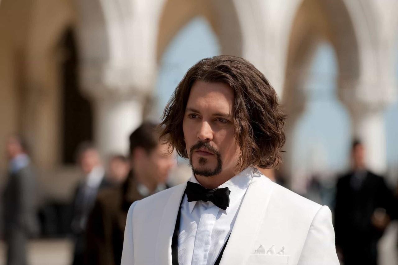Comparten primer vistazo de Johnny Depp como el Rey Luis XV