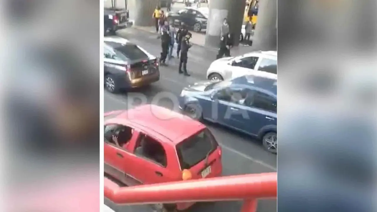 Persona se arroja de la estación del metro en el centro de Monterrey