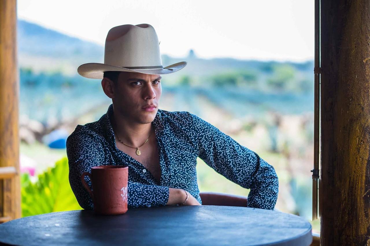 Reanuda Carlos Torres su carrera musical