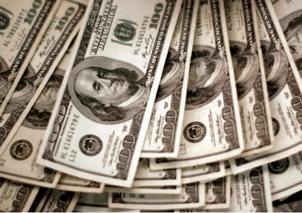 Salen cubanos a comprar dólares en reapertura del mercado cambiario