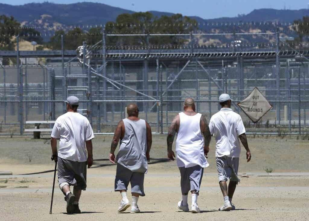 California busca liberar a prisioneros de cárceles