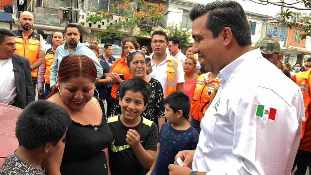 Escucha Jesús Nava peticiones de la colonia San Gilberto