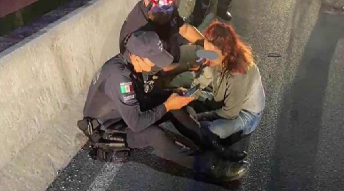 ¡Palabras de vida!: Policía convence a mujer de no suicidarse