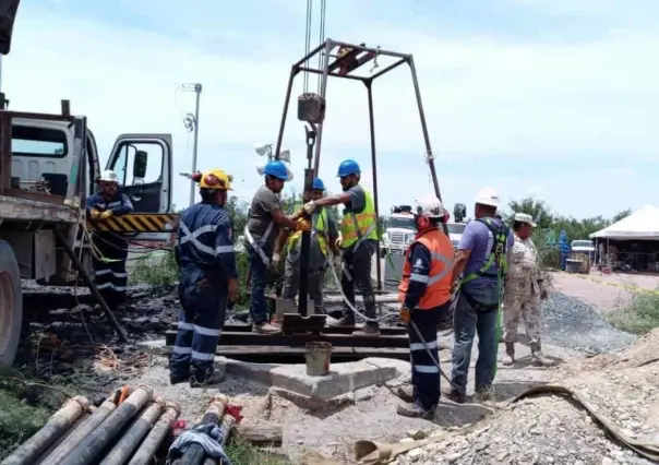 Acuerdan detener rescate de mineros en Coahuila; proponen hacer capilla