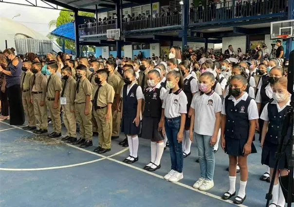 Prefieren padres de familia que hijos sigan portando cubrebocas en aulas