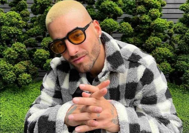 Publica Maluma fotografía desde el hospital y alarma a sus fans