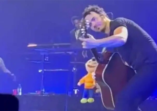 ¡El Dr. Simi tiene nuevo rival! Arrojan muñeco de Beto a los Jonas Brothers
