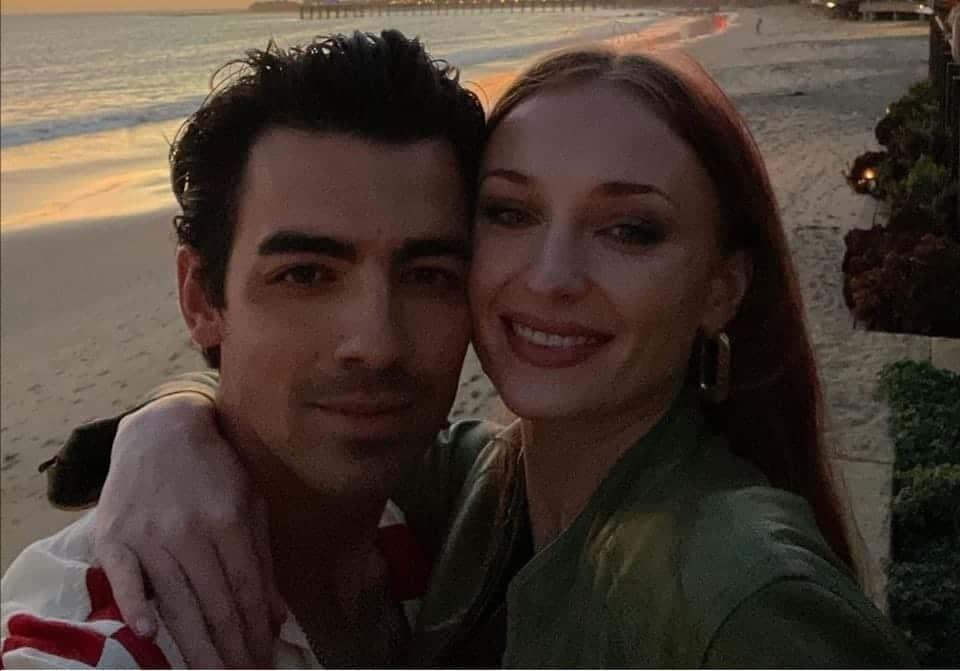 Asiste Sophie Turner a segundo concierto de los Jonas Brothers en Monterrey