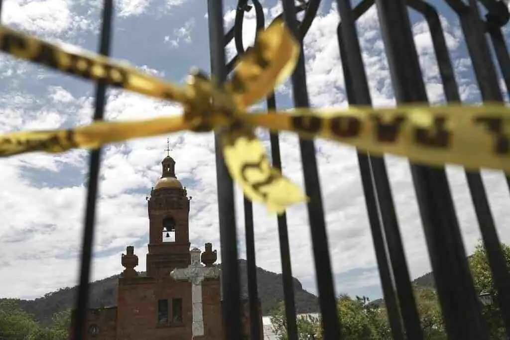 Jesuitas reciben escota militar por temor en Chihuahua