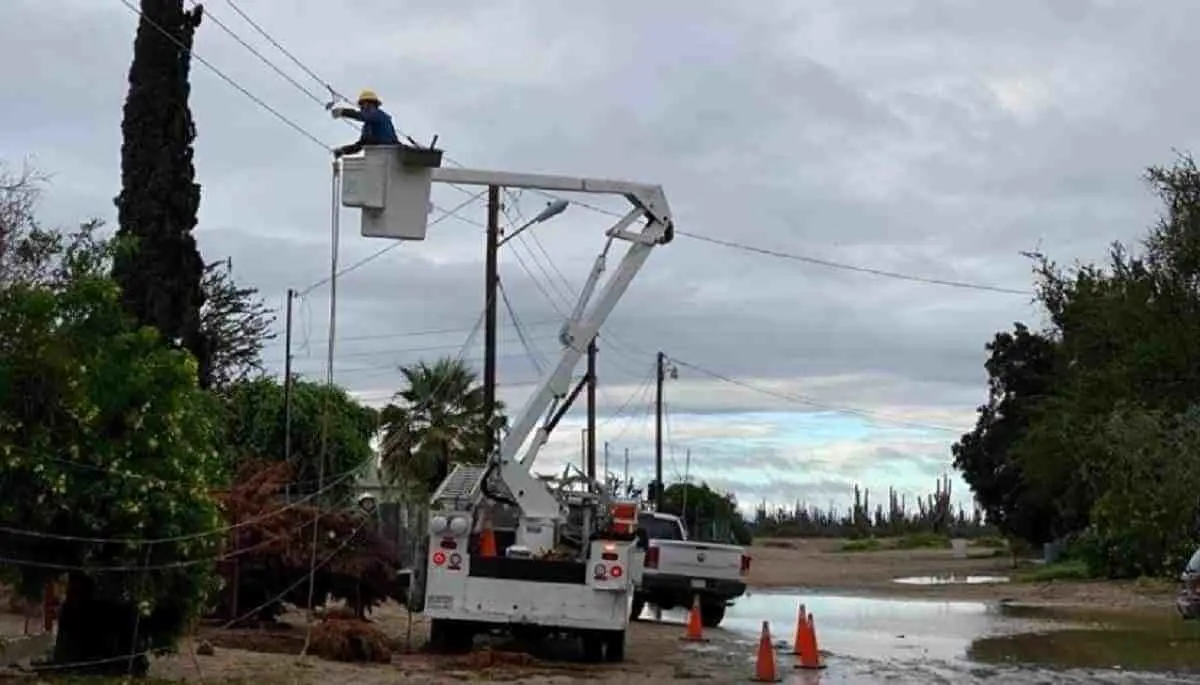 Restablece CFE suministro eléctrico al 89% de usuarios afectados por Kay