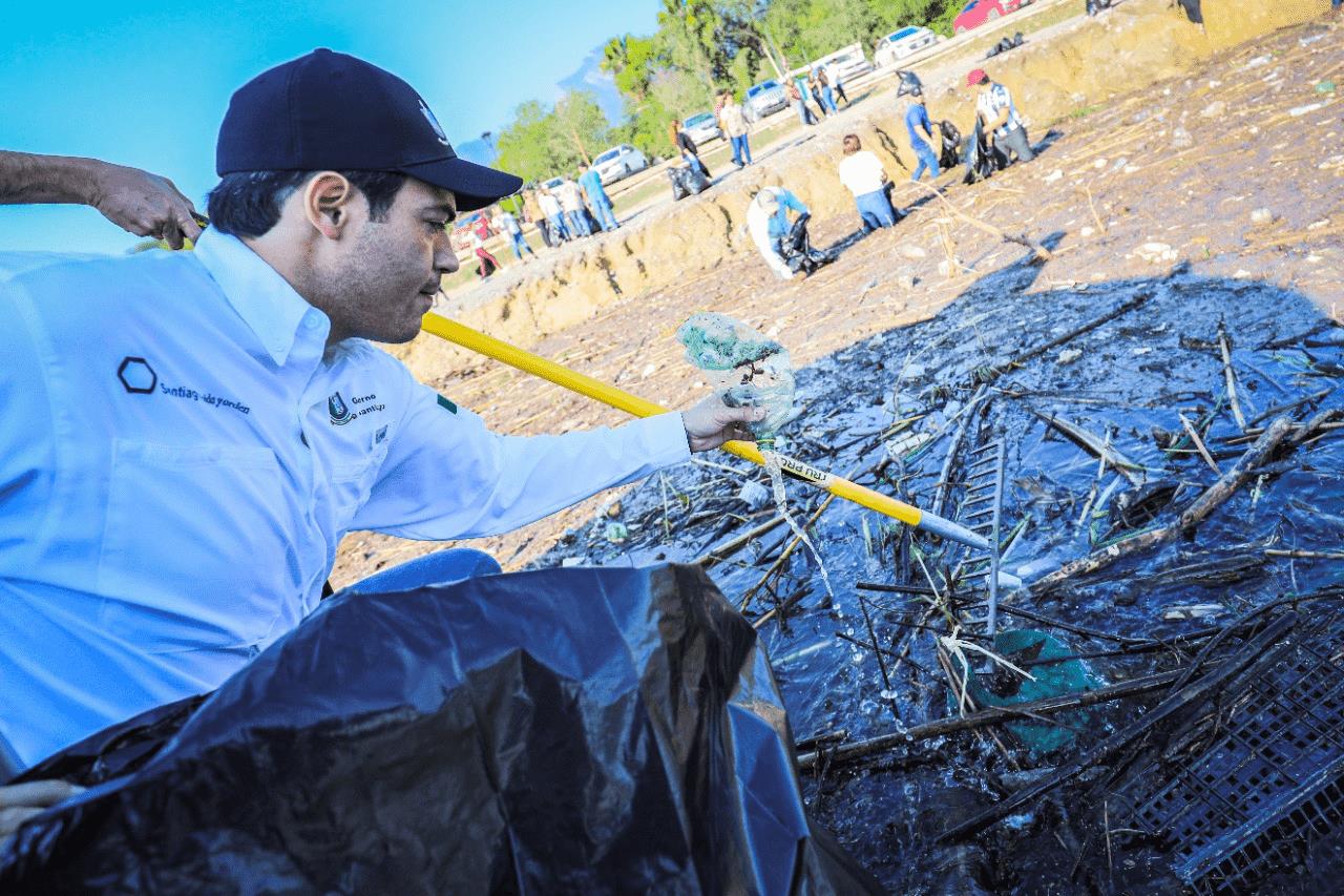 Organiza David de la Peña ejército de voluntarios para limpiar La Boca