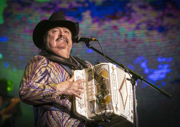 Viven regios una gran fiesta de música grupera