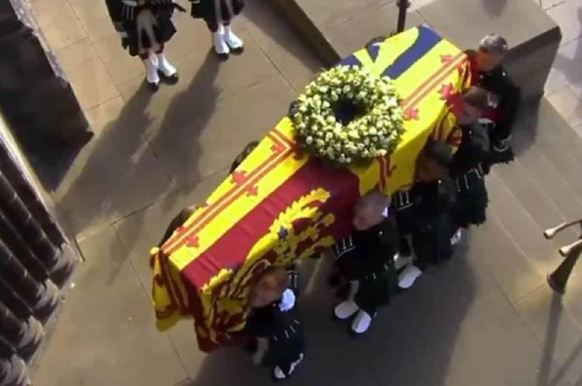 Llega ataúd de la reina Isabel II a la Catedral de St Giles