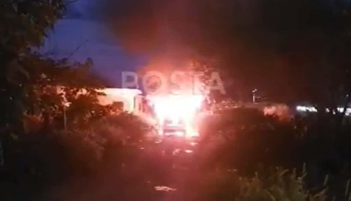 Hallan restos calcinados en auto en Linares, Nuevo León