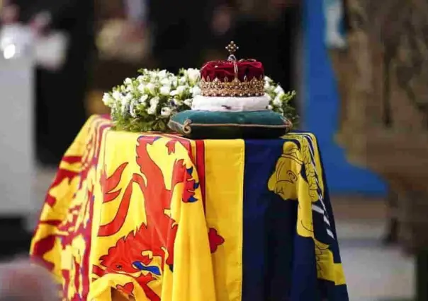 Cuerpo de reina Isabell II llega al Palacio de Buckingham