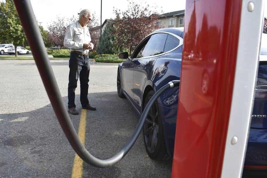 Estados Unidos aprueba crear red de carga para autos eléctricos