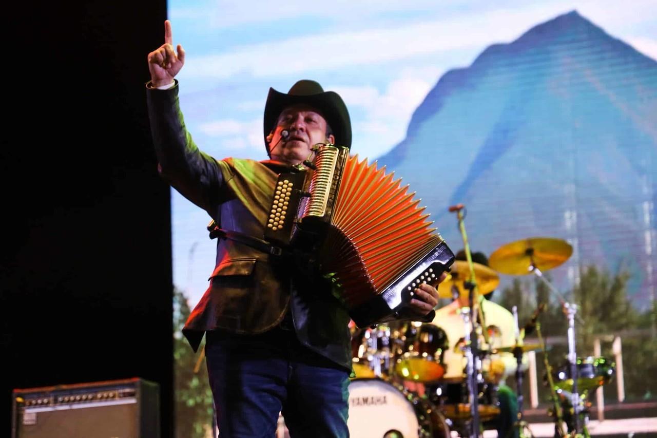 Gritan regios con la música de Pesado