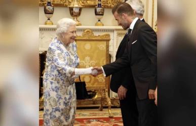 ¡Como simple mortal! David Beckham hizo fila para despedirse de la reina