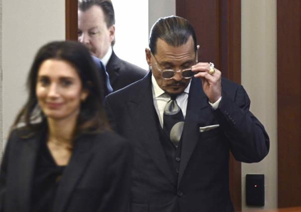 Ventilan romance entre Johnny Depp y su abogada