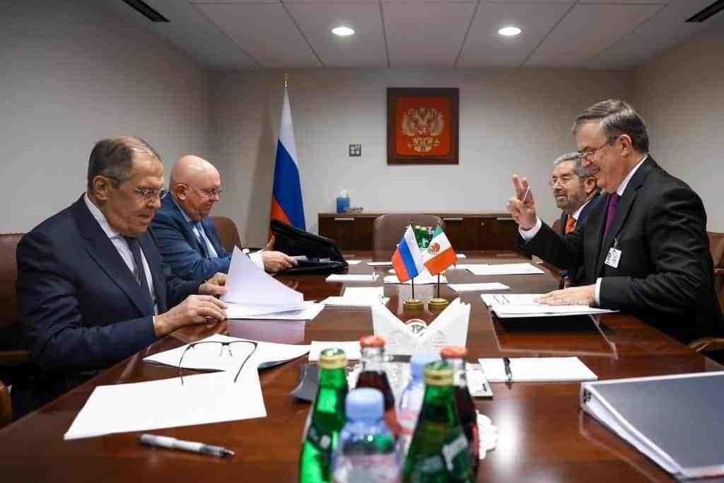 Se reúnen Marcelo Ebrard y Sergei Lavrov; comparte propuesta de paz de AMLO