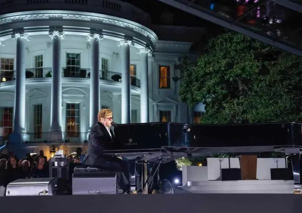 Entre reconocimientos y emociones, Elton John se presenta en la Casa Blanca