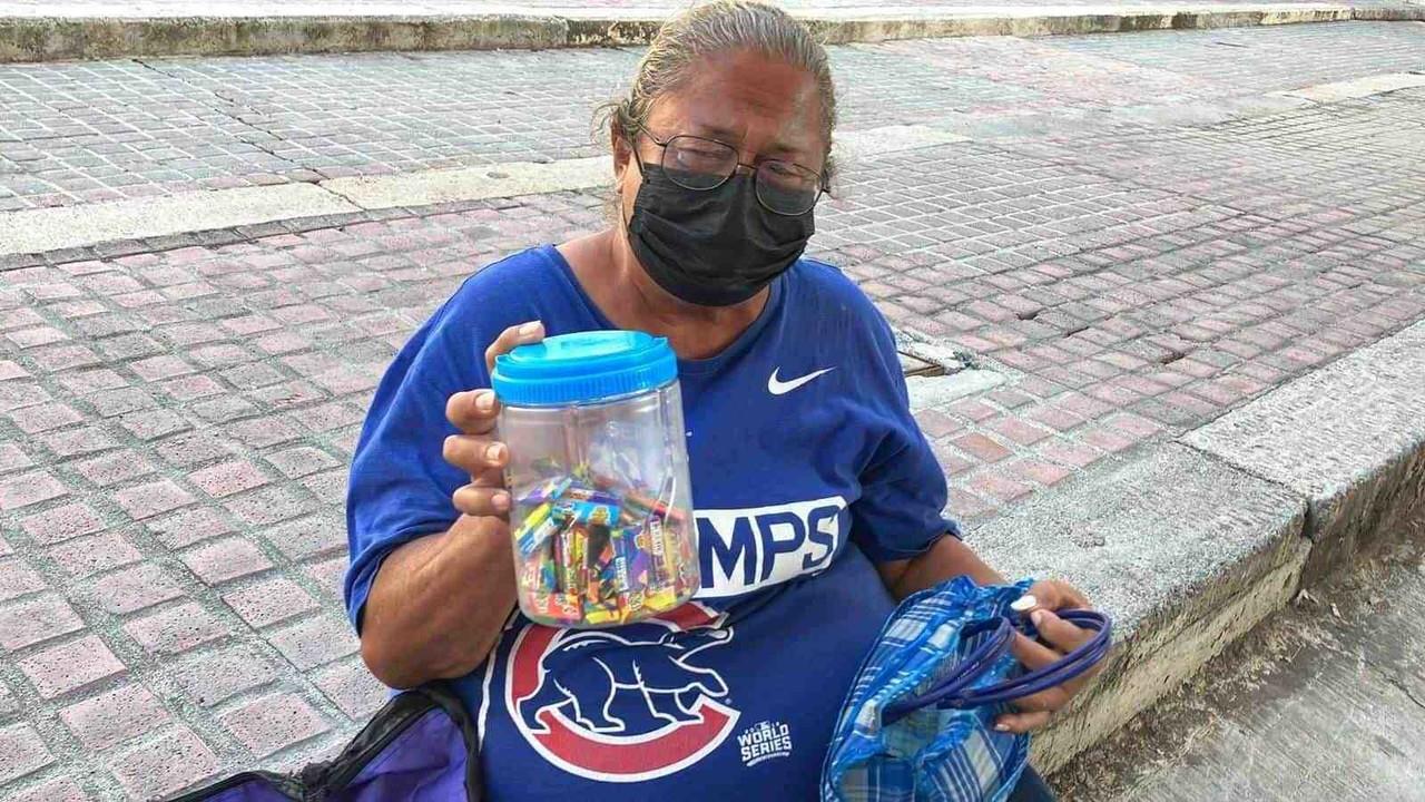 Mujer busca en regios una esperanza para recuperar su vista