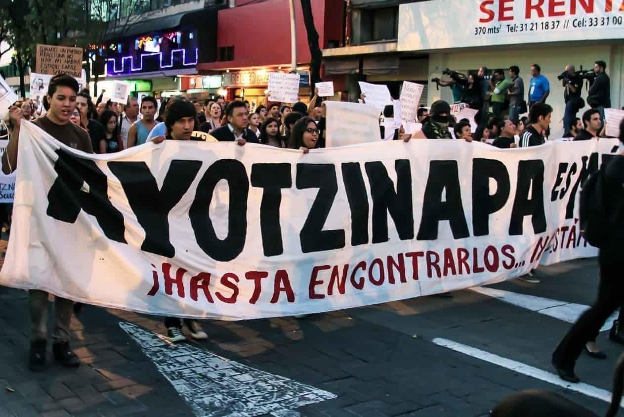 Declara AMLO luto nacional a 8 años del caso Ayotzinapa