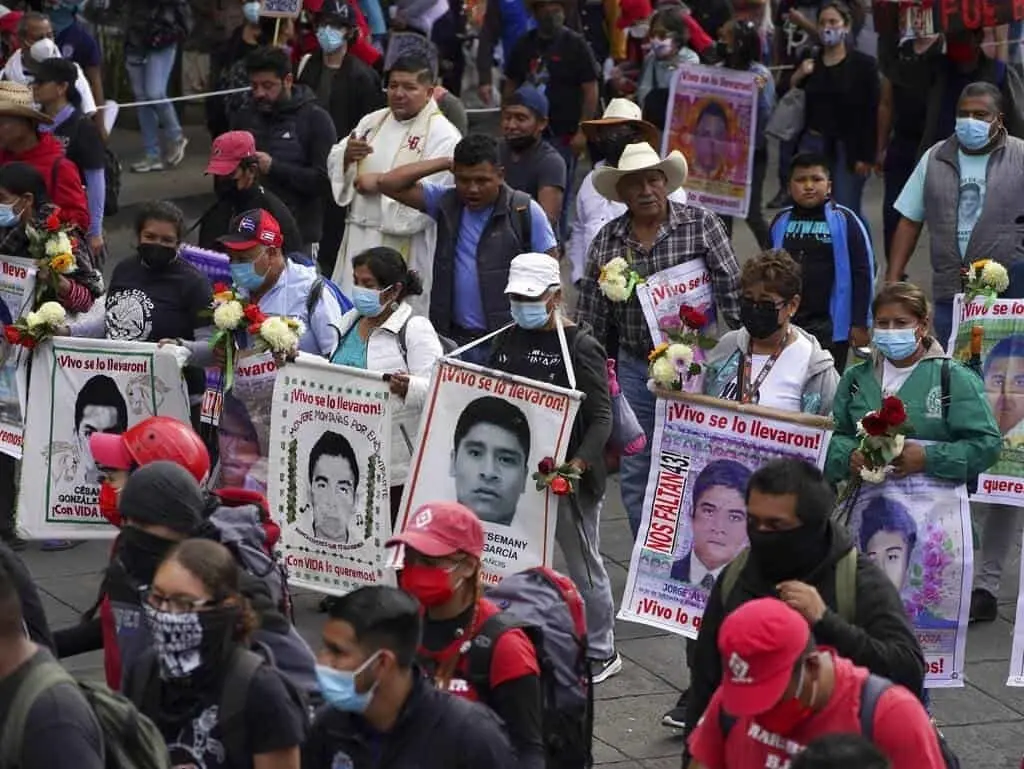 Se va fiscal especializado en caso Ayotzinapa