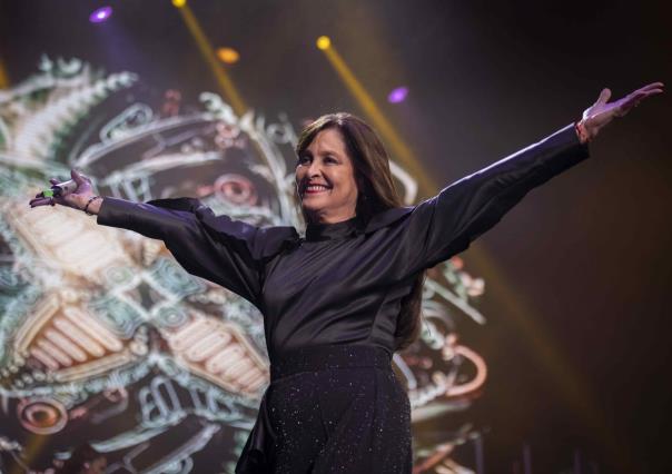Desborda Daniela Romo un caudal de emociones con su voz