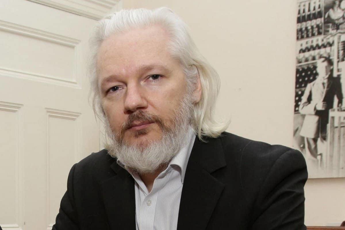 Da Julian Assange, fundador de WikiLeaks, positivo a COVID-19