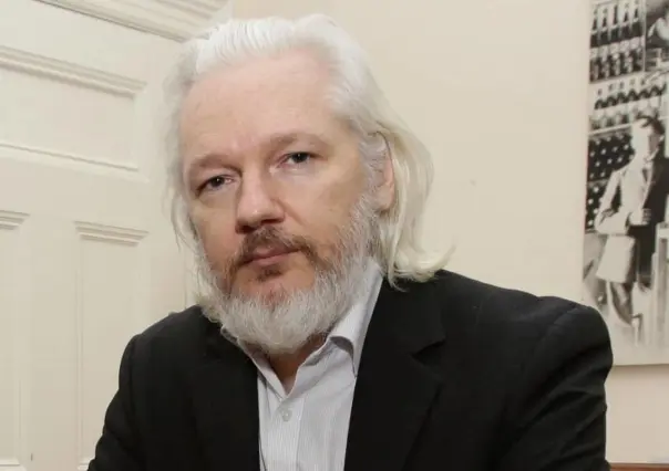 Da Julian Assange, fundador de WikiLeaks, positivo a COVID-19