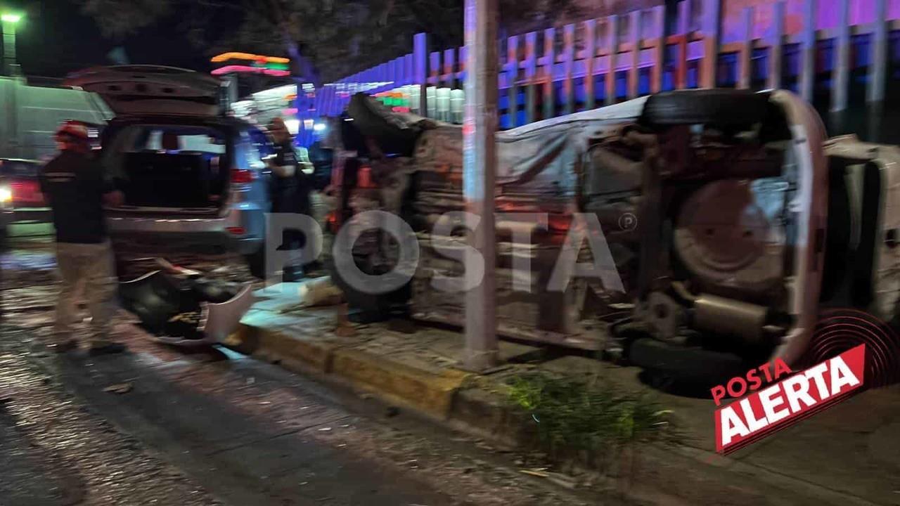 Choque y volcadura deja un herido en la colonia Independencia