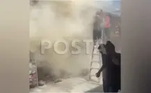Moviliza a bomberos incendio de local en el centro de Monterrey