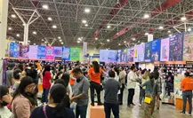 Acuden cientos de personas a la Feria Internacional del Libro en Monterrey