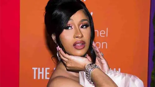 Cardi B sorprende cantando los temas de Ana Gabriel durante concierto