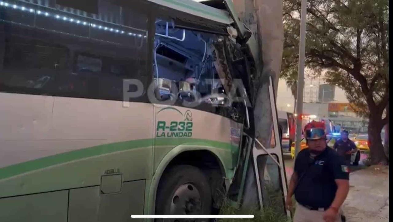 Deja choque de camión urbano 28 lesionados en Monterrey