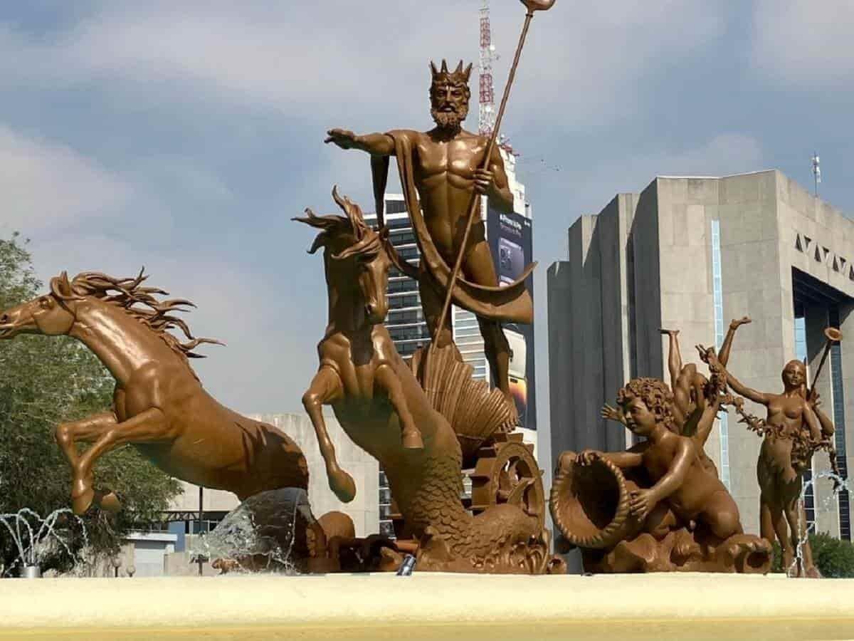 Llenan la fuente de Neptuno con agua del canal Santa Lucía