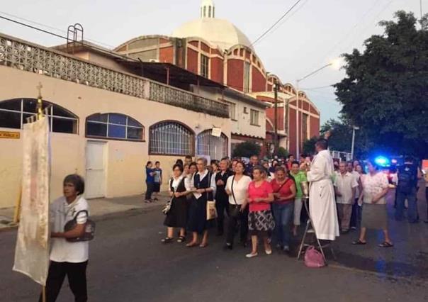 Transeúntes olvidan respetar señalamientos de vialidad