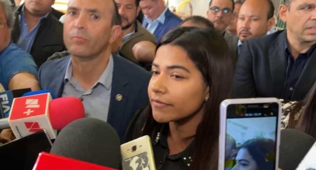 Desmiente diputado agresión contra mujer; la presenta en Congreso